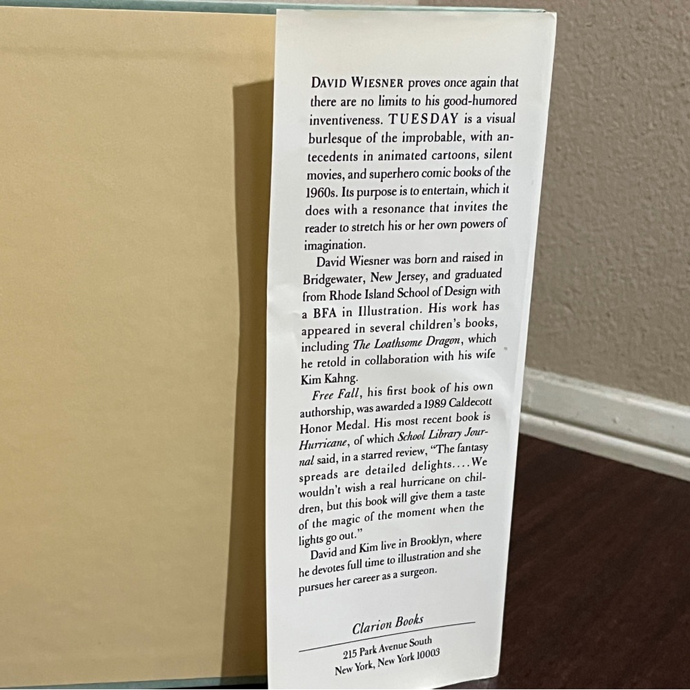 Tuesday by David Wiesner Illustrated Picture Book Hardcover Kids 1991 90s - Picture 6 of 10